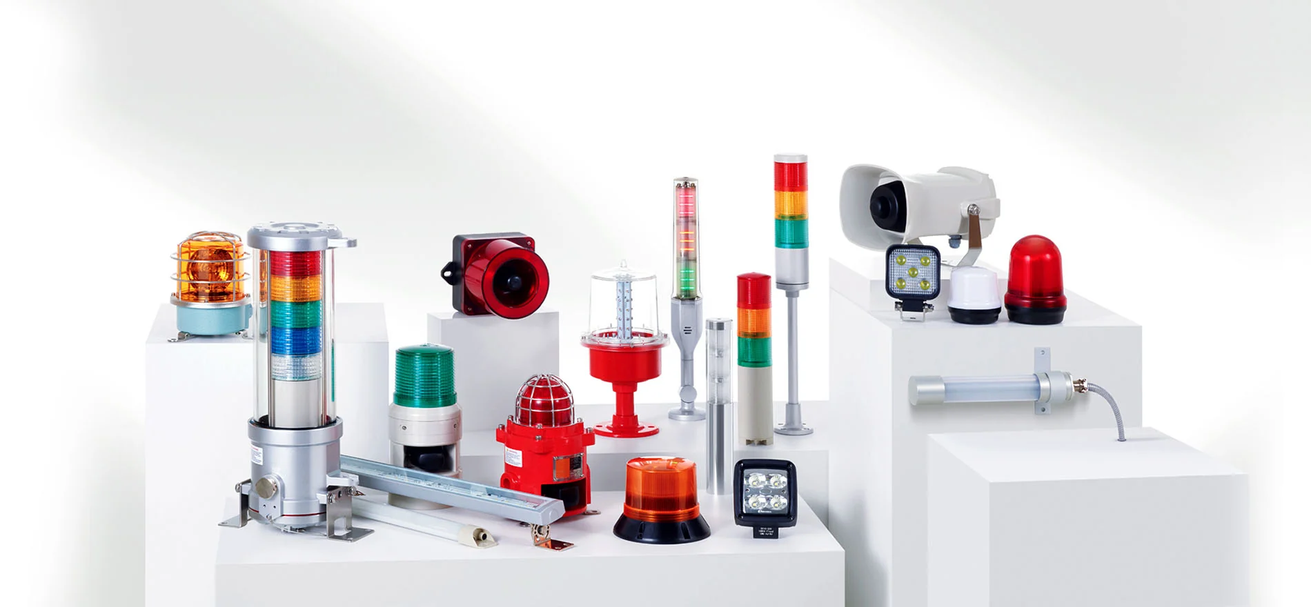Thiết bị báo hiệu công nghiệp Qlight gồm đèn tháp tín hiệu, đèn cảnh báo, còi điện và đèn LED công nghiệp